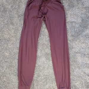 Lululemon Ready To Rulu Pant 30"
Size 2 Maroon